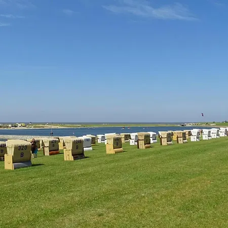 2 Bedroom Stunning In * Busum