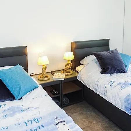 2 Bedroom Stunning In Apartment *